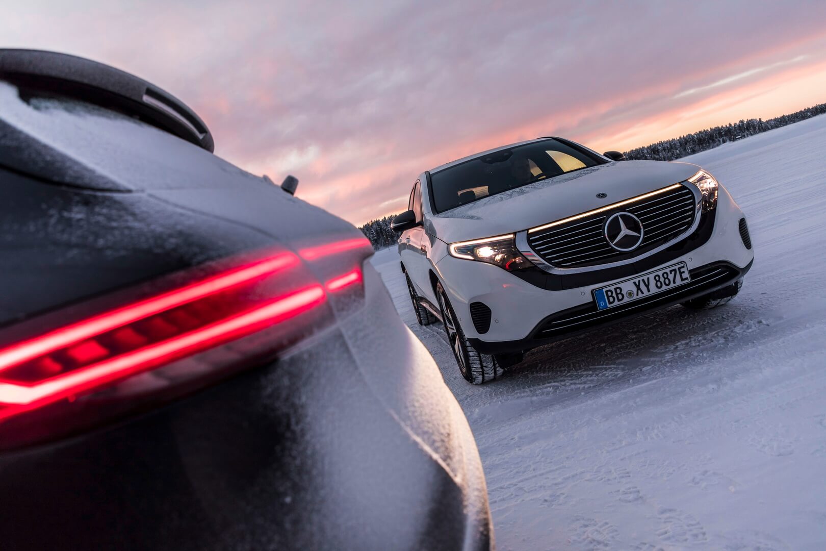 Mercedes-Benz EQC проходит суровые зимние испытания в Швеции 