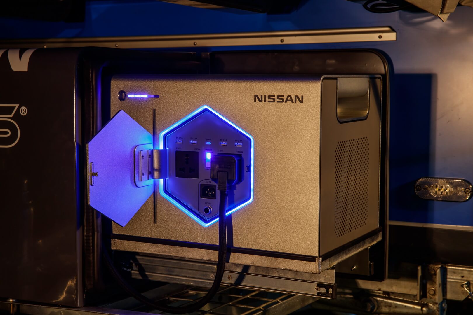 Блок питания использующий технологию аккумуляторных батарей электромобилей от Nissan