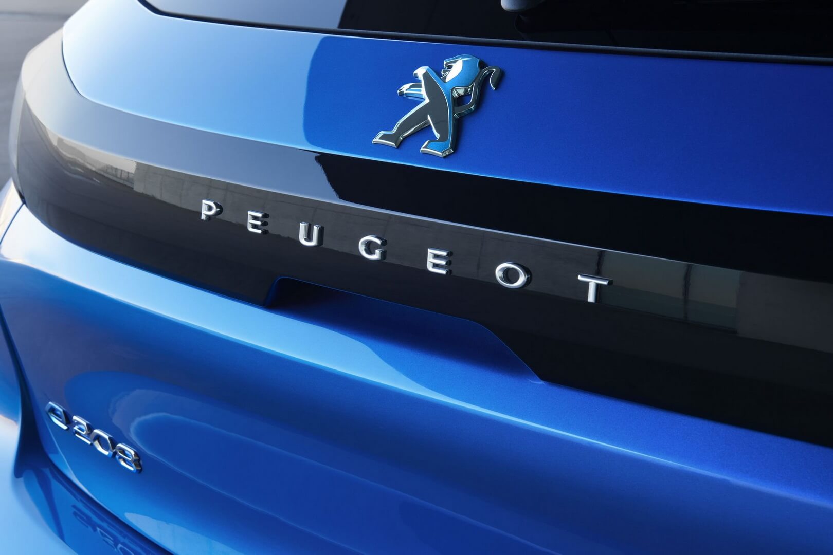 Фотография экоавто Peugeot e-208 - фото 23