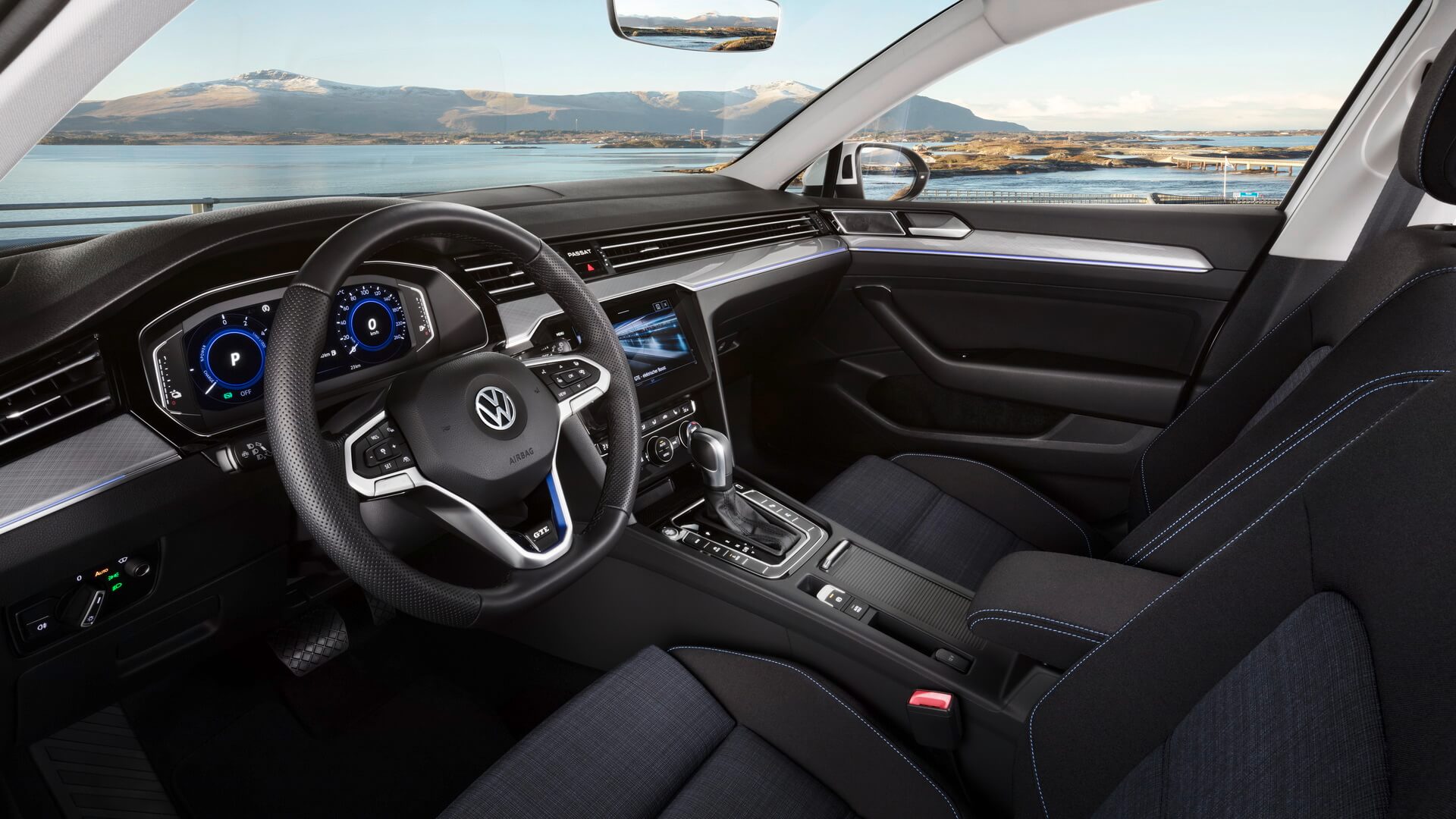 Интерьер Volkswagen Passat GTE 2019 - фото 3