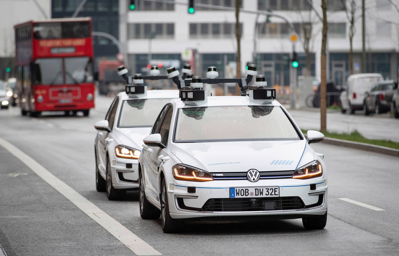 Volkswagen тестирует систему автономного вождения в Гамбурге