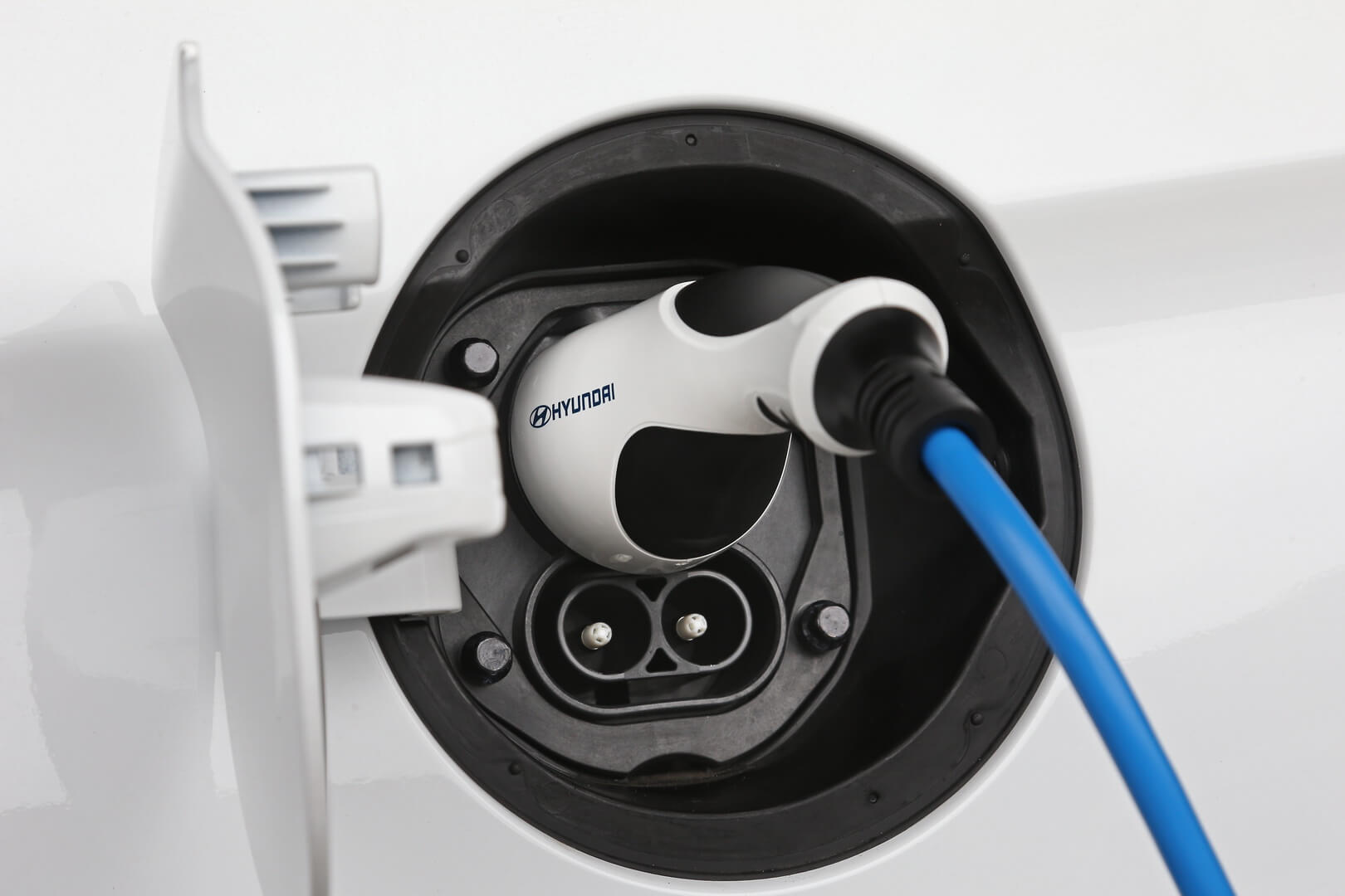 Порт для зарядки CCS Combo в Hyundai IONIQ Electric 2019