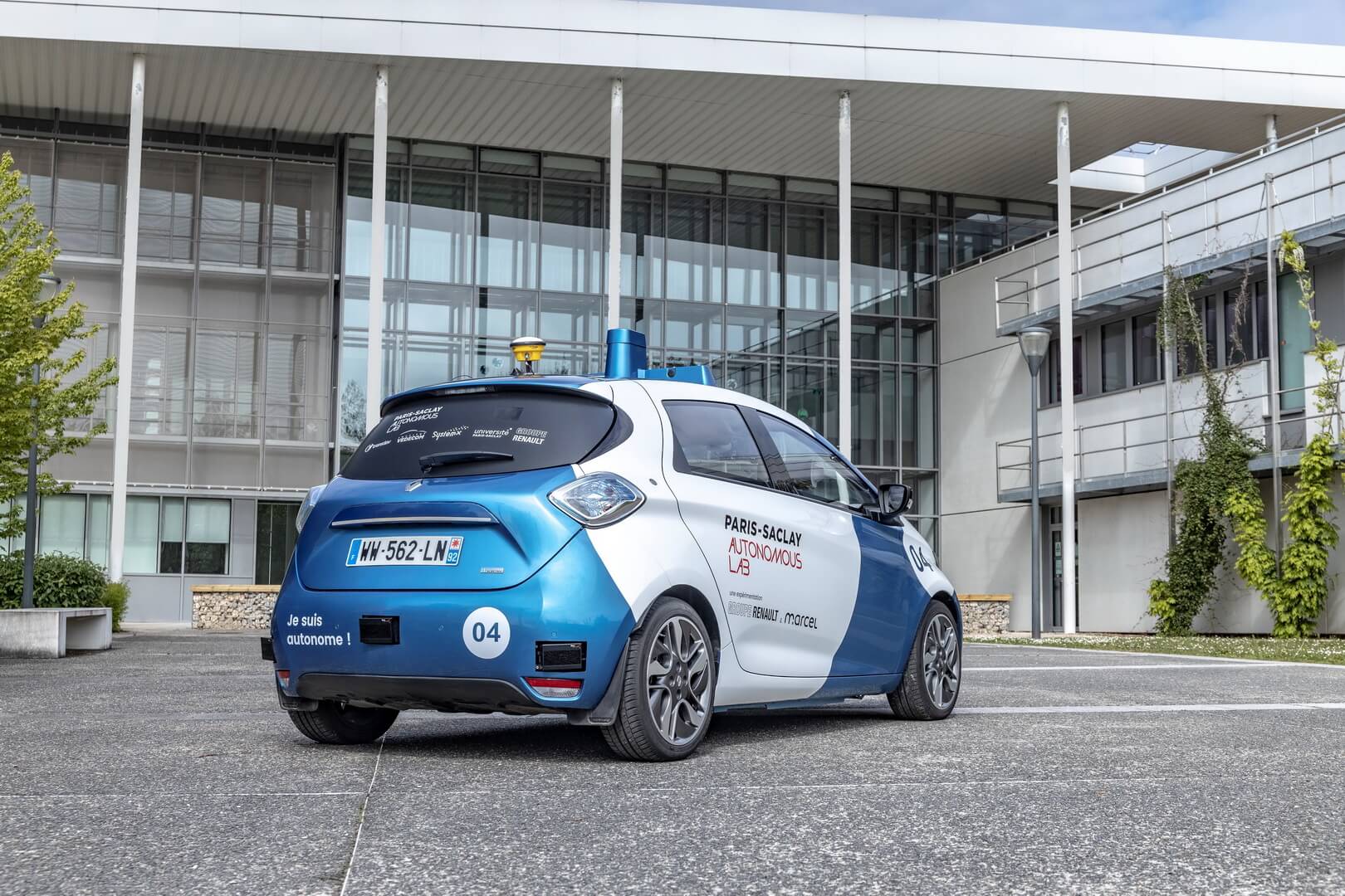 Renault испытывает в Париже автономный электромобильный сервис - фото 3