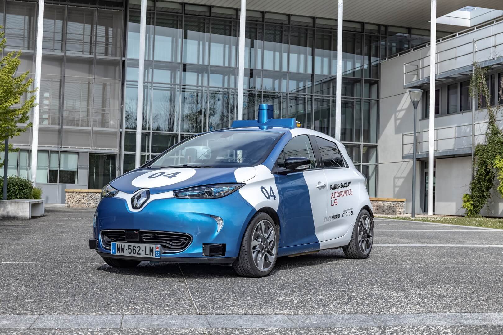 Renault испытывает в Париже автономный электромобильный сервис - фото 2