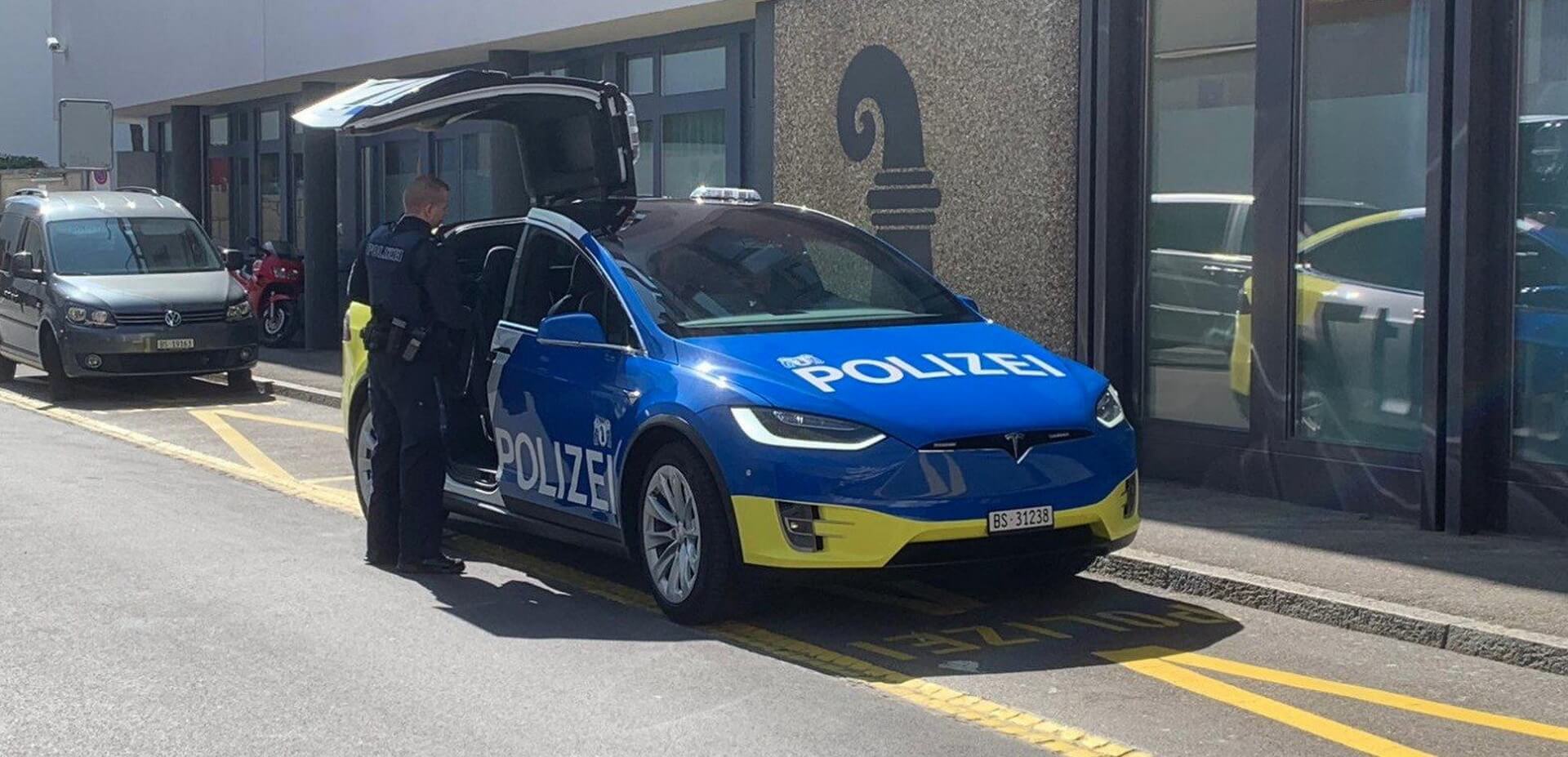 Полицейская Tesla Model X 100D