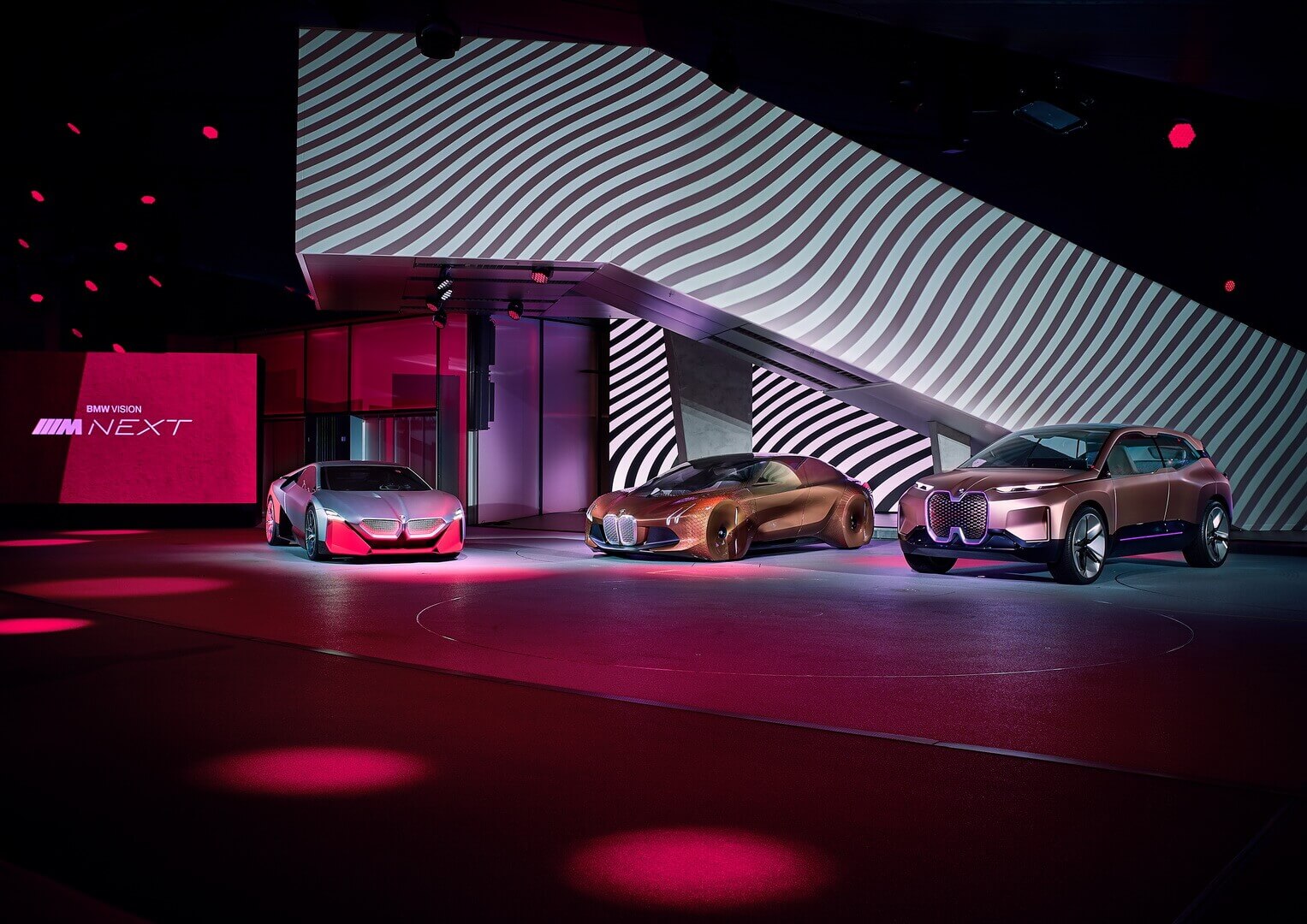BMW планирует выпустить 25 электрических или гибридных автомобилей к 2023 году