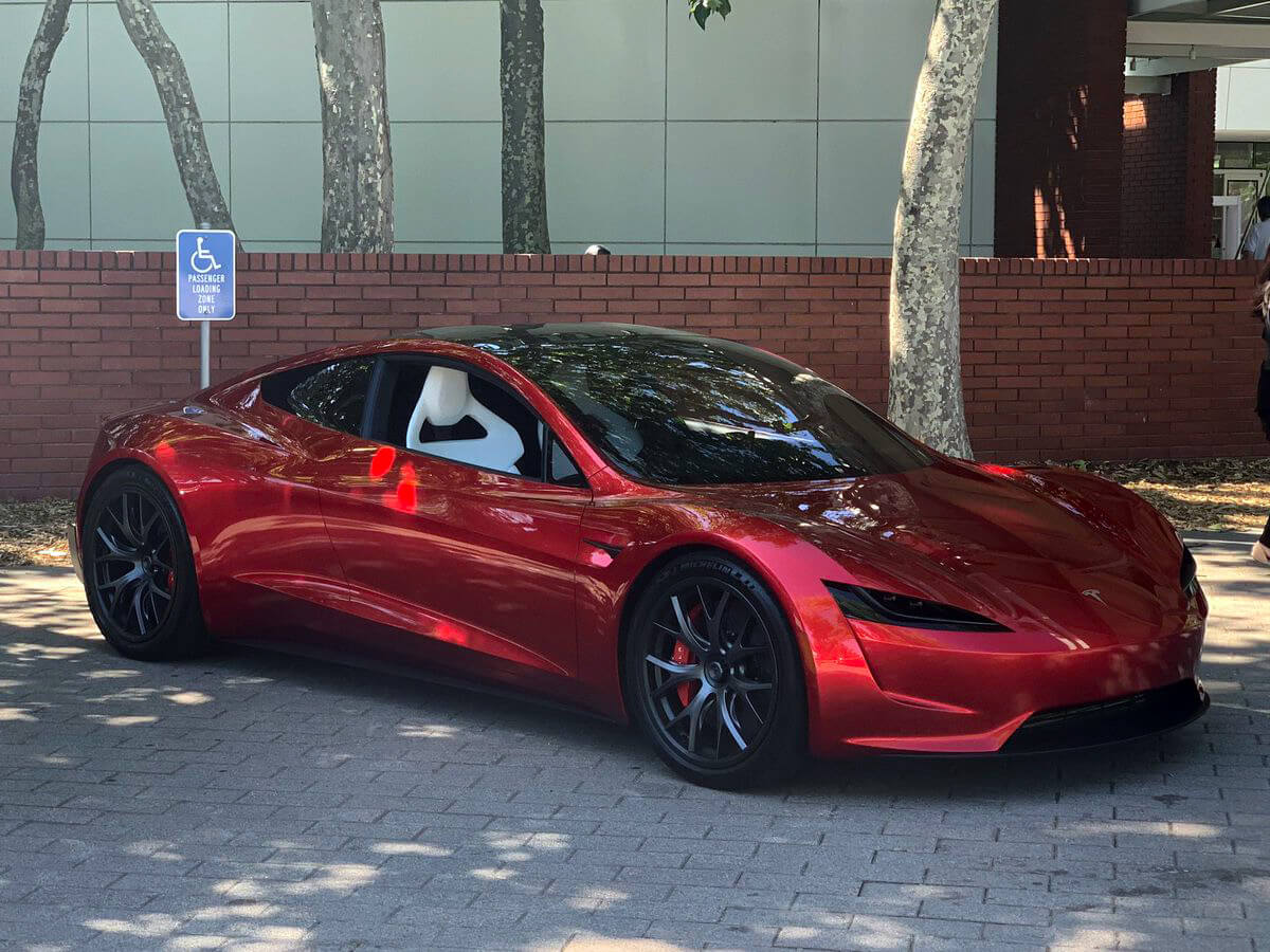 Tesla показала Roadster второго поколения на собрании акционеров компании
