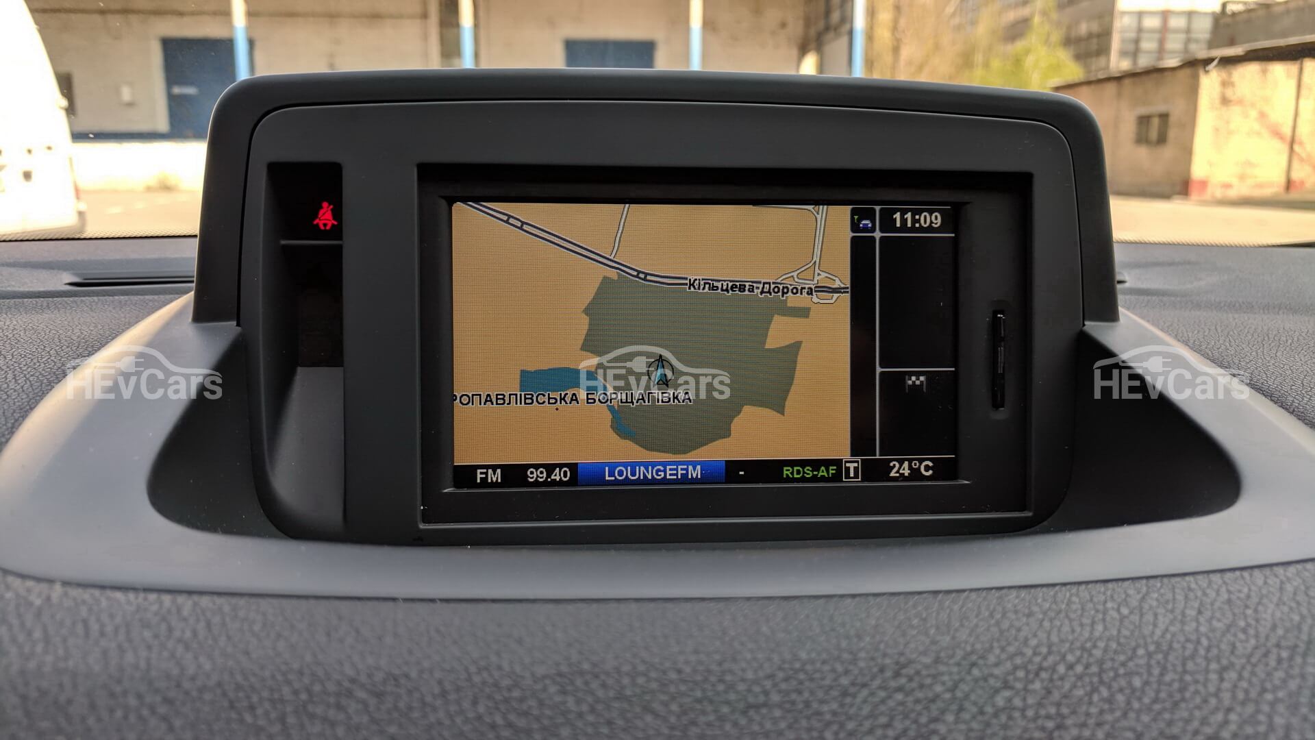 Карты навигации на центральном дисплее в Renault Fluence Z.E.