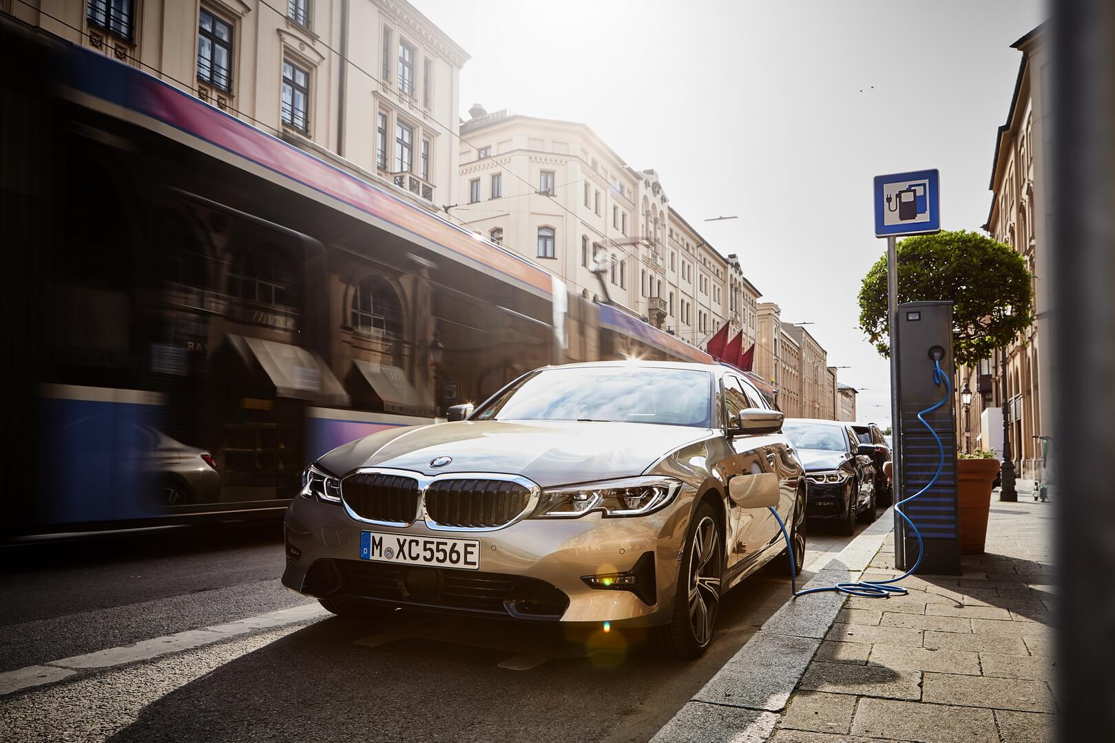 Фотография экоавто BMW 330e 2019