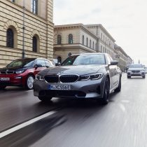 Фотография экоавто BMW 330e 2019 - фото 3