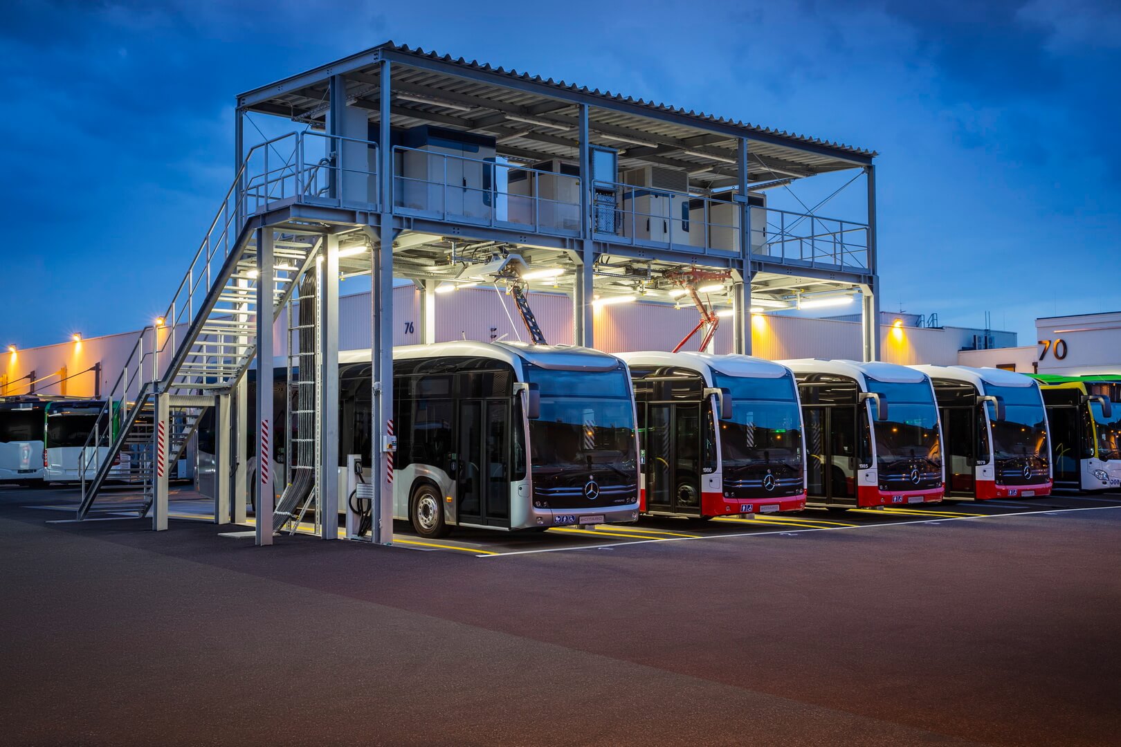 Daimler установил зарядную станцию для Mercedes-Benz eCitaro на автобусном заводе в Мангейме