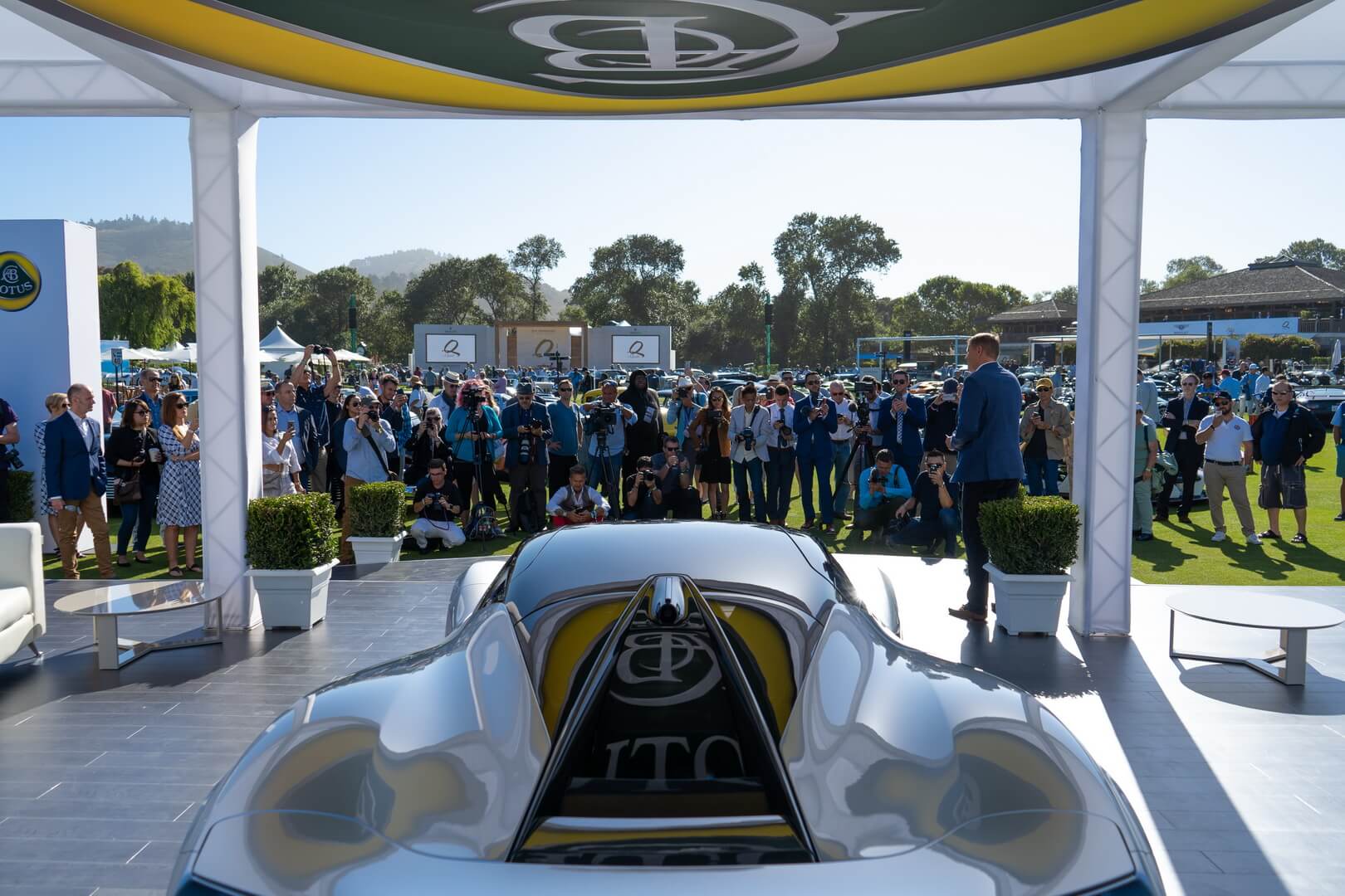 Lotus Evija дебютировал на автомобильной неделе в Монтерее