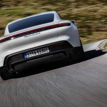 Фотография экоавто Porsche Taycan Turbo - фото 4