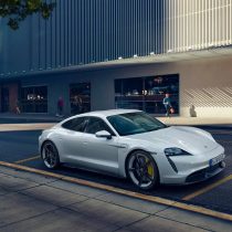 Фотография экоавто Porsche Taycan Turbo - фото 18