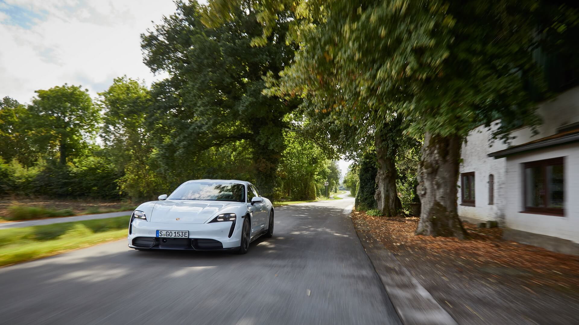 Фотография экоавто Porsche Taycan Turbo - фото 44