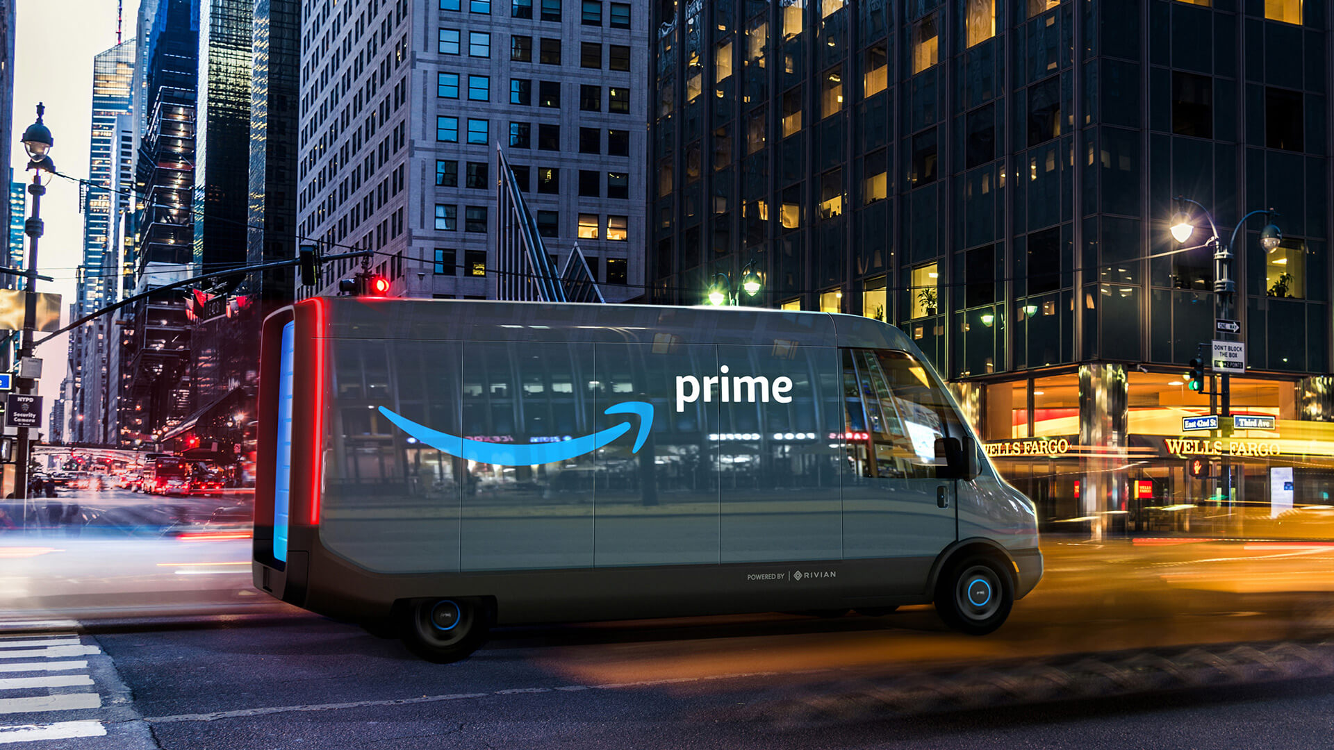 Amazon закажет 100 000 электрических фургонов для доставки у Rivian
