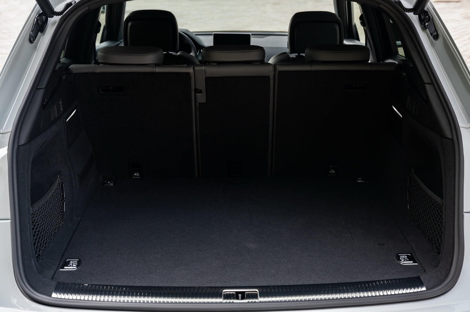 Багажник PHEV Audi Q5 55 TFSI e quattro