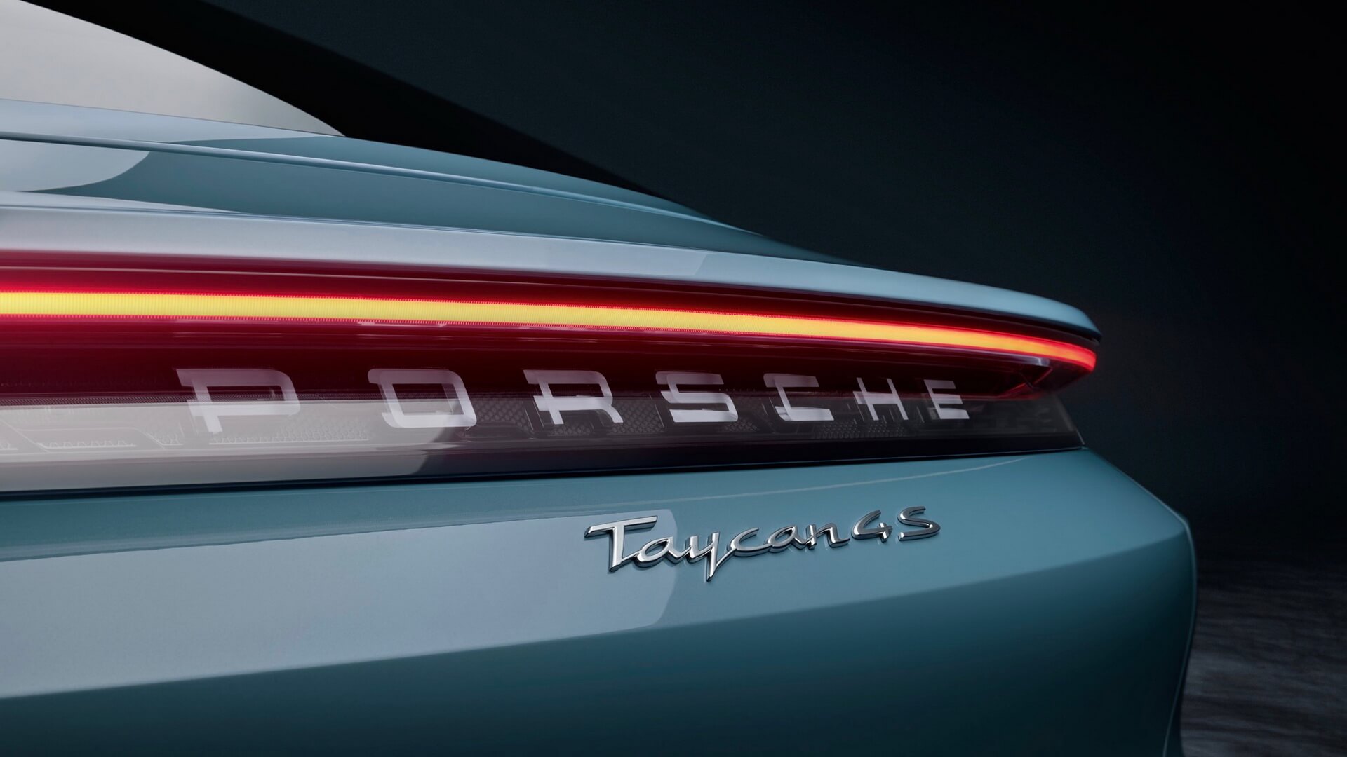 Логотип Porsche Taycan 4S