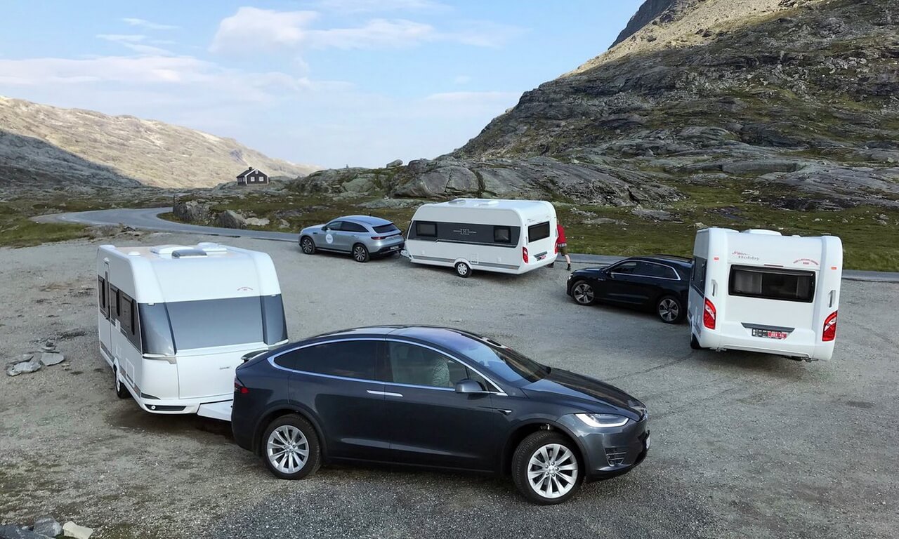 Норвежский тест буксировочной способности электрокроссоверов Tesla Model X Long Range, Mercedes-Benz EQC 400 и Audi e-tron 55 quattro