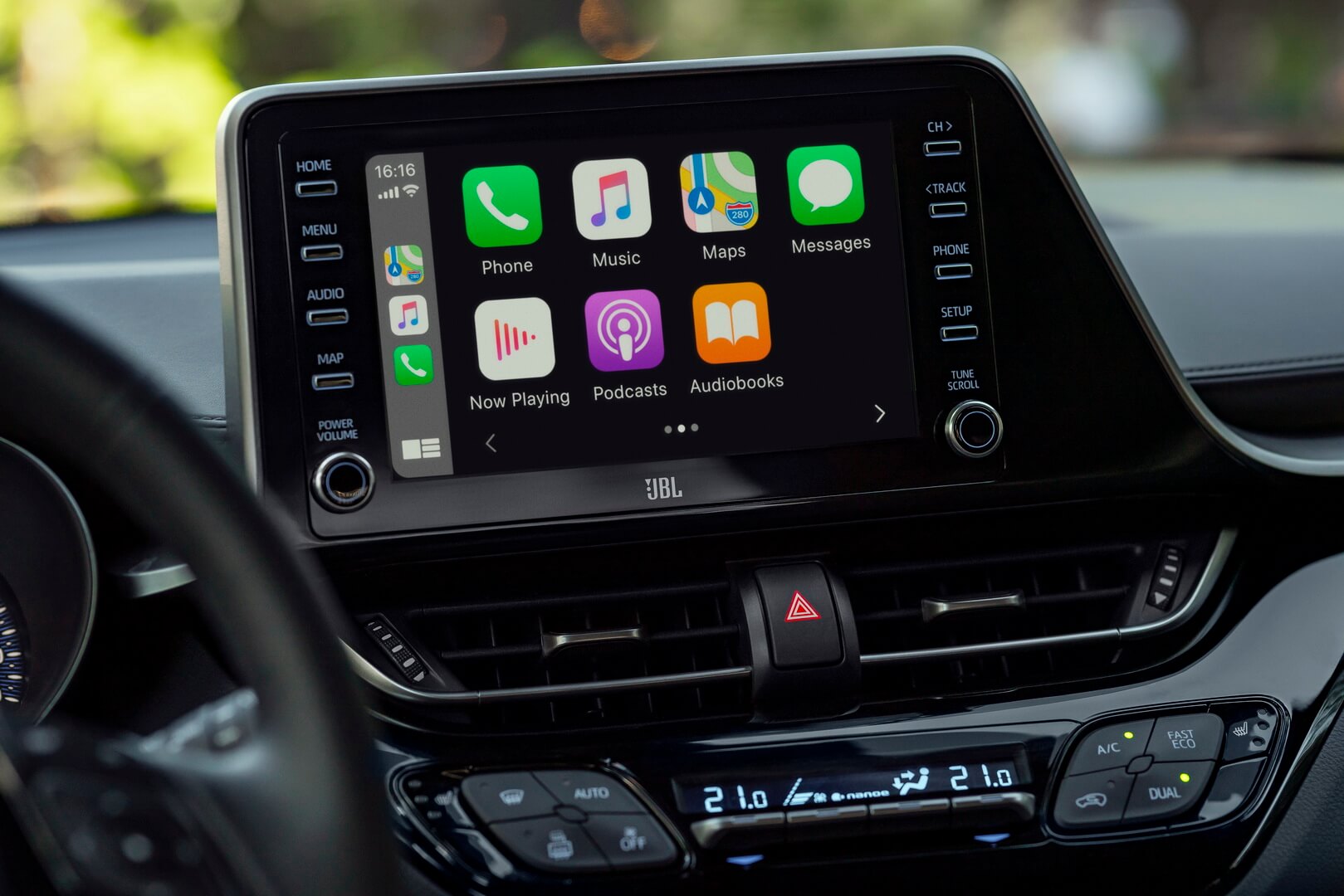 Новая мультимедийная система с Apple CarPlay™ и Android Auto™ в Toyota C-HR