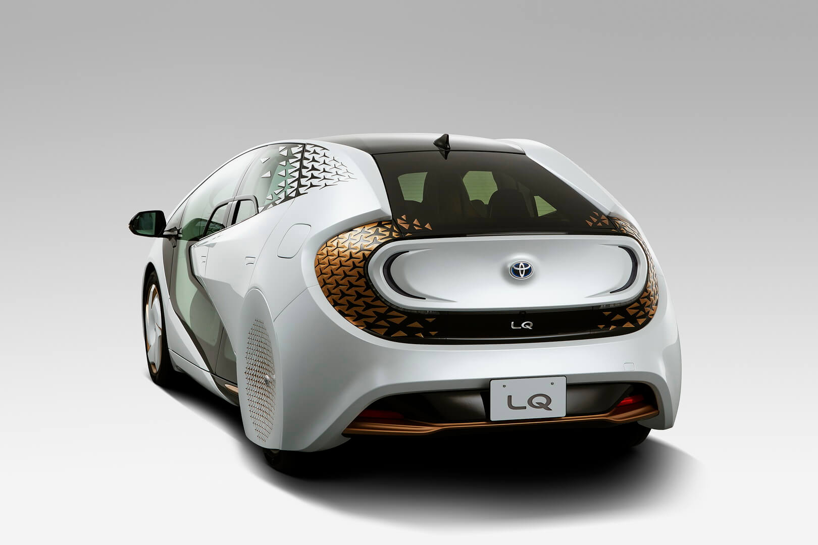 Toyota представила концепт смарт-автомобиля LQ