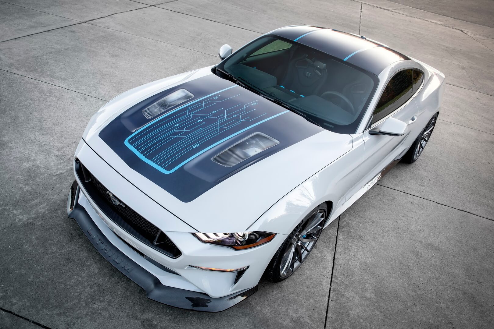 Ford представил полностью электрический «Mustang Lithium» мощностью 900 л.с.