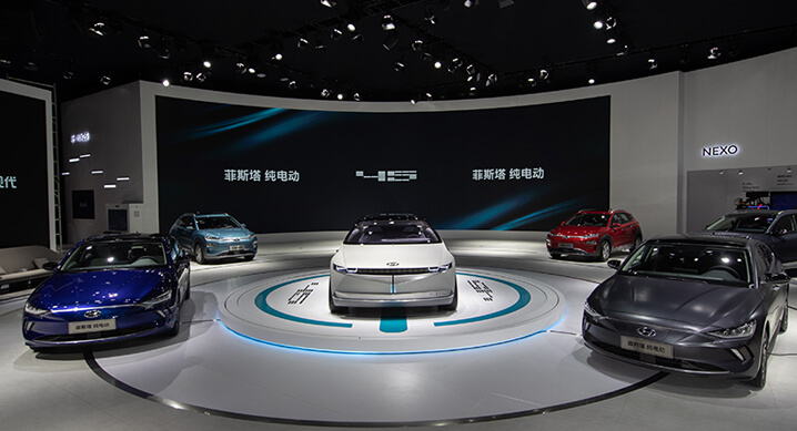 Hyundai представил электрический ретро концепт 45 EV (по центу)