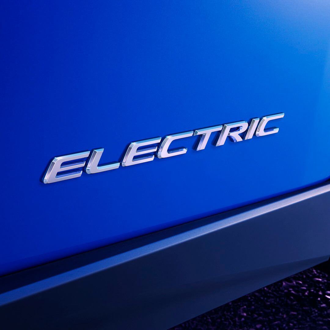 Тизер первого электромобиля Lexus с надписью «electric»