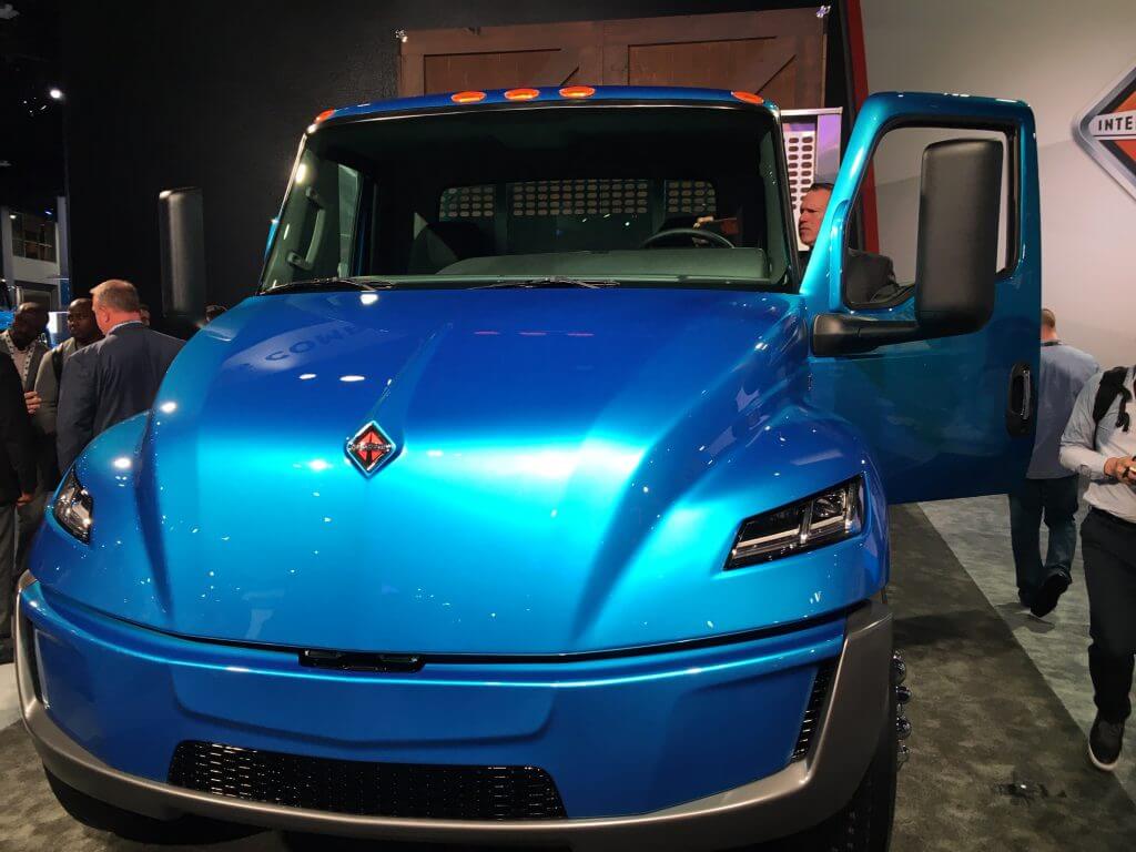 Navistar представили свой прототип электрической версии автомобиля средней грузоподъемности серии MV, eMV 