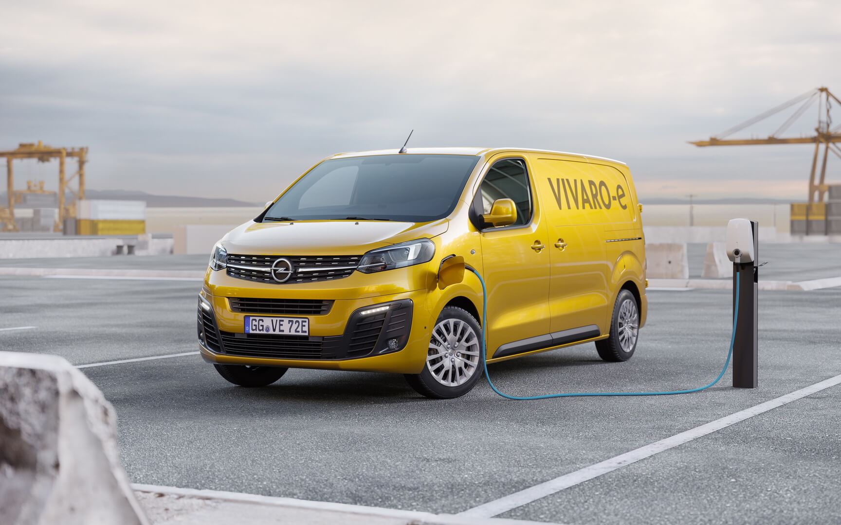 Электрическая версия фургона Opel Vivaro-e появится в 2020 году