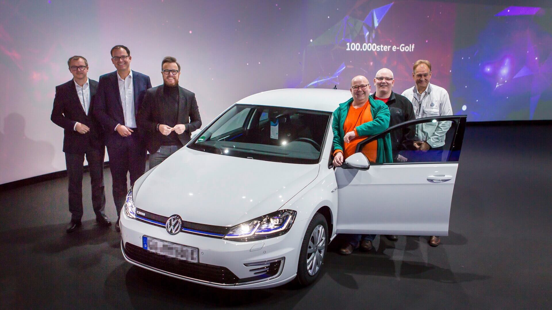 Volkswagen произвел 100 000 электрических e-Golf