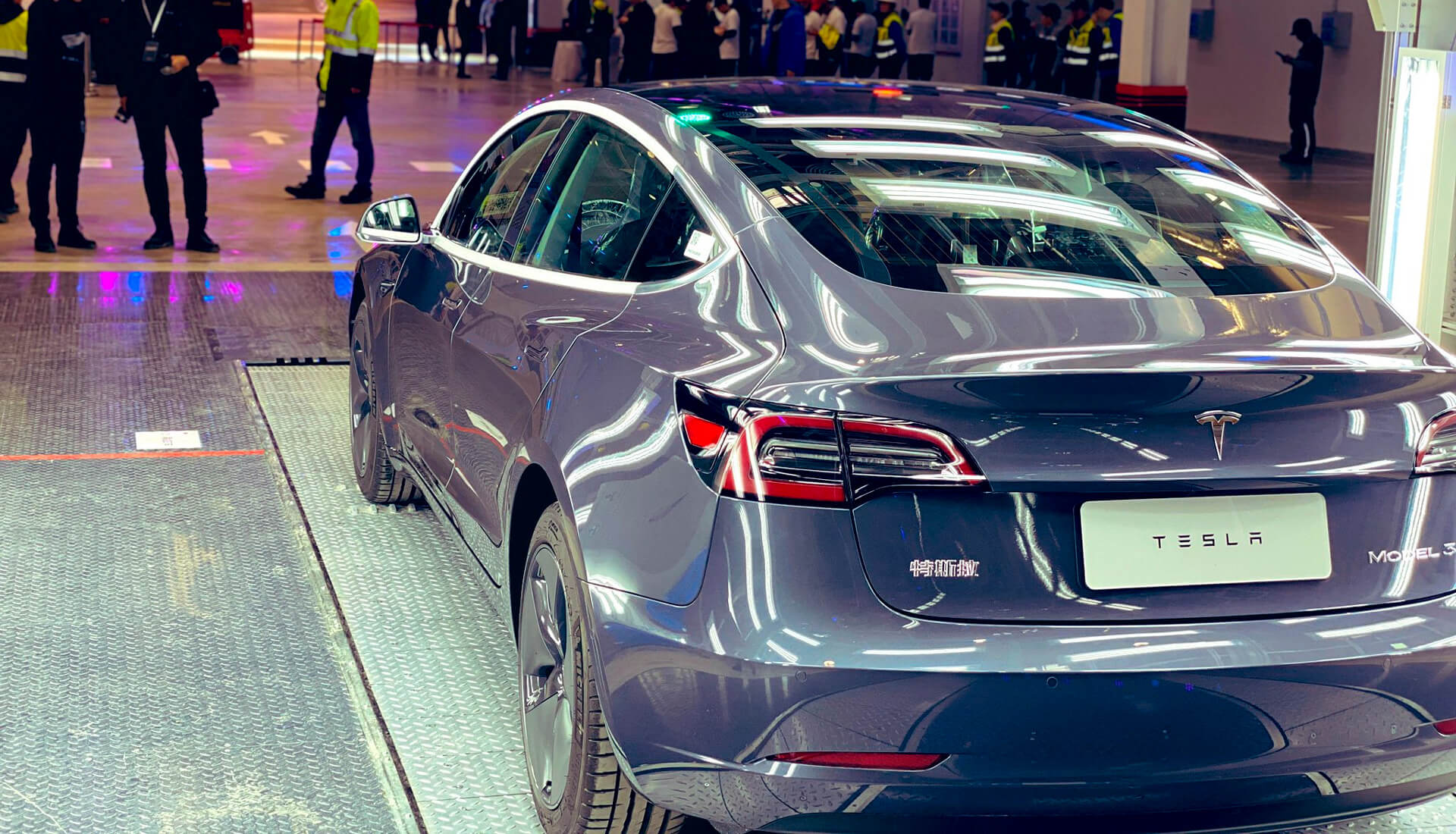 Китайский завод Tesla начал доставлять покупателям Model 3