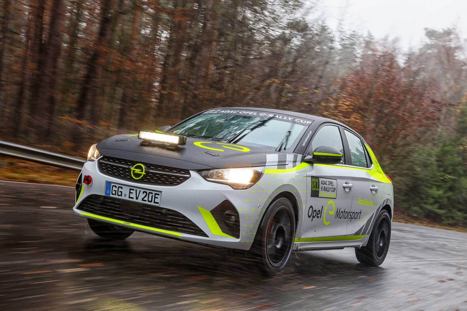 Opel тестирует первый электрический раллийный автомобиль Corsa-e Rally