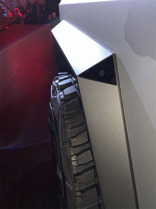 Tesla Cybertruck будет использовать камеры-зеркала в колесных арках