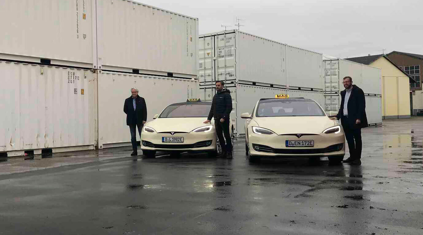 Taxi Norman уже имеет в своем распоряжении два седана Tesla Model S