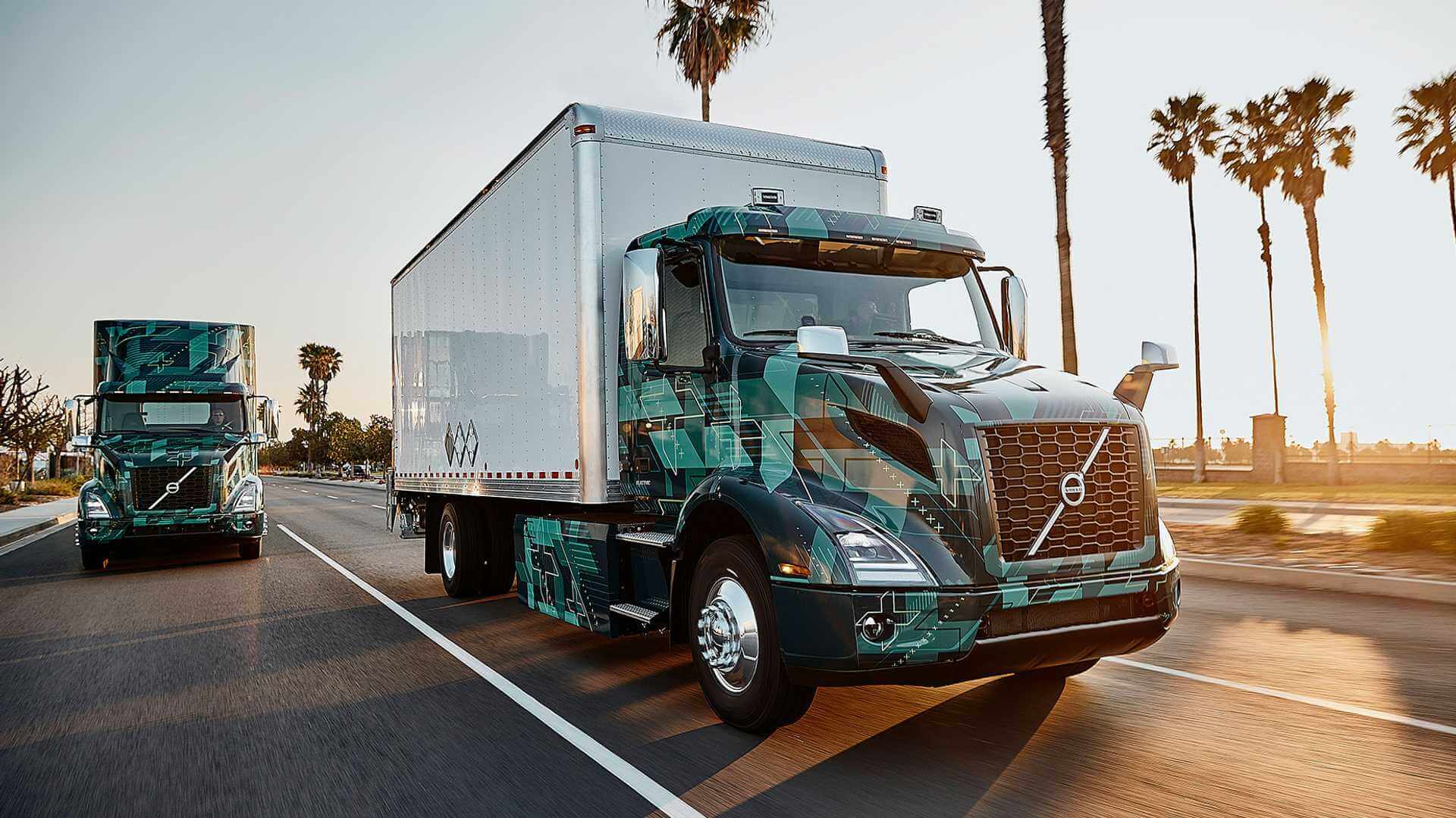 Volvo Trucks показала первые электротягачи серии VNR Electric