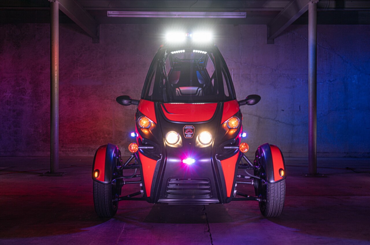 Электрический трехколесный автомобиль быстрого реагирования Arcimoto «Rapid Responder»