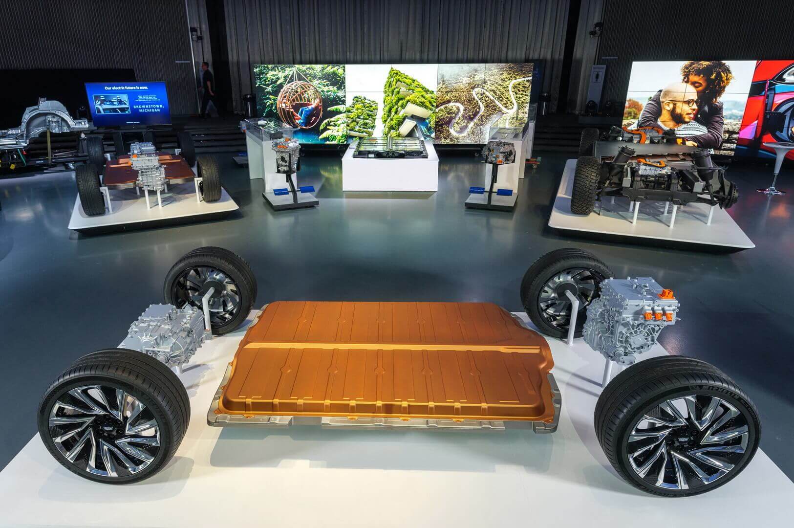 General Motors представляет свою совершенно новую модульную платформу и систему аккумуляторов Ultium