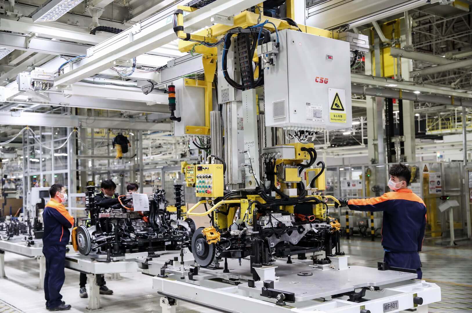 Производство электрического автомобиля Polestar 2 в китайском городе Лукьяо на заводе Geely
