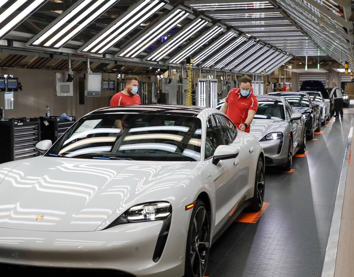 Производство Porsche Taycan на заводе в Цуффенхаузене