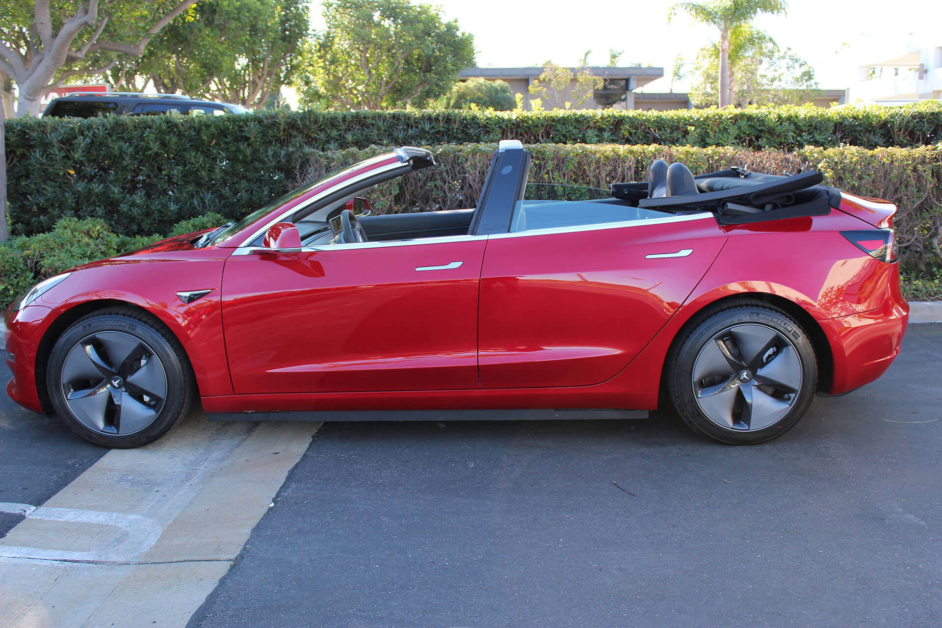 Tesla Model 3 с открытым верхом