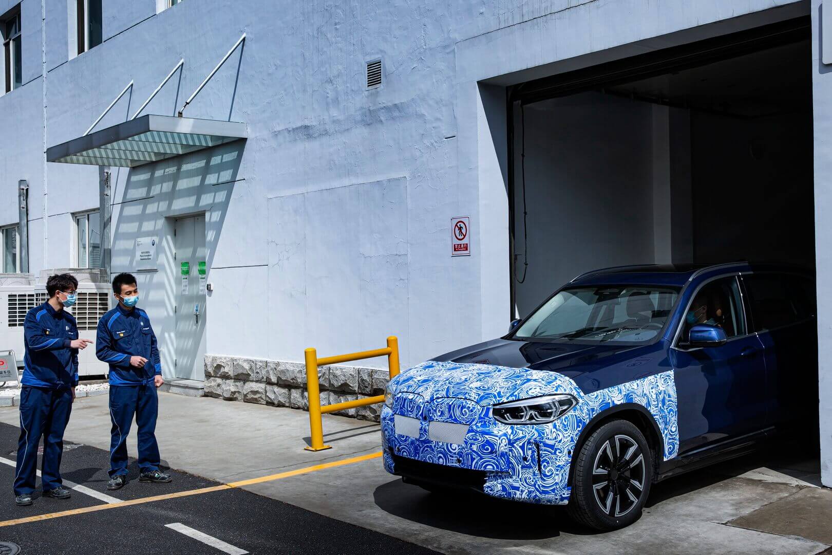BMW завершил испытания iX3 и готовит кроссовер к серийному производству