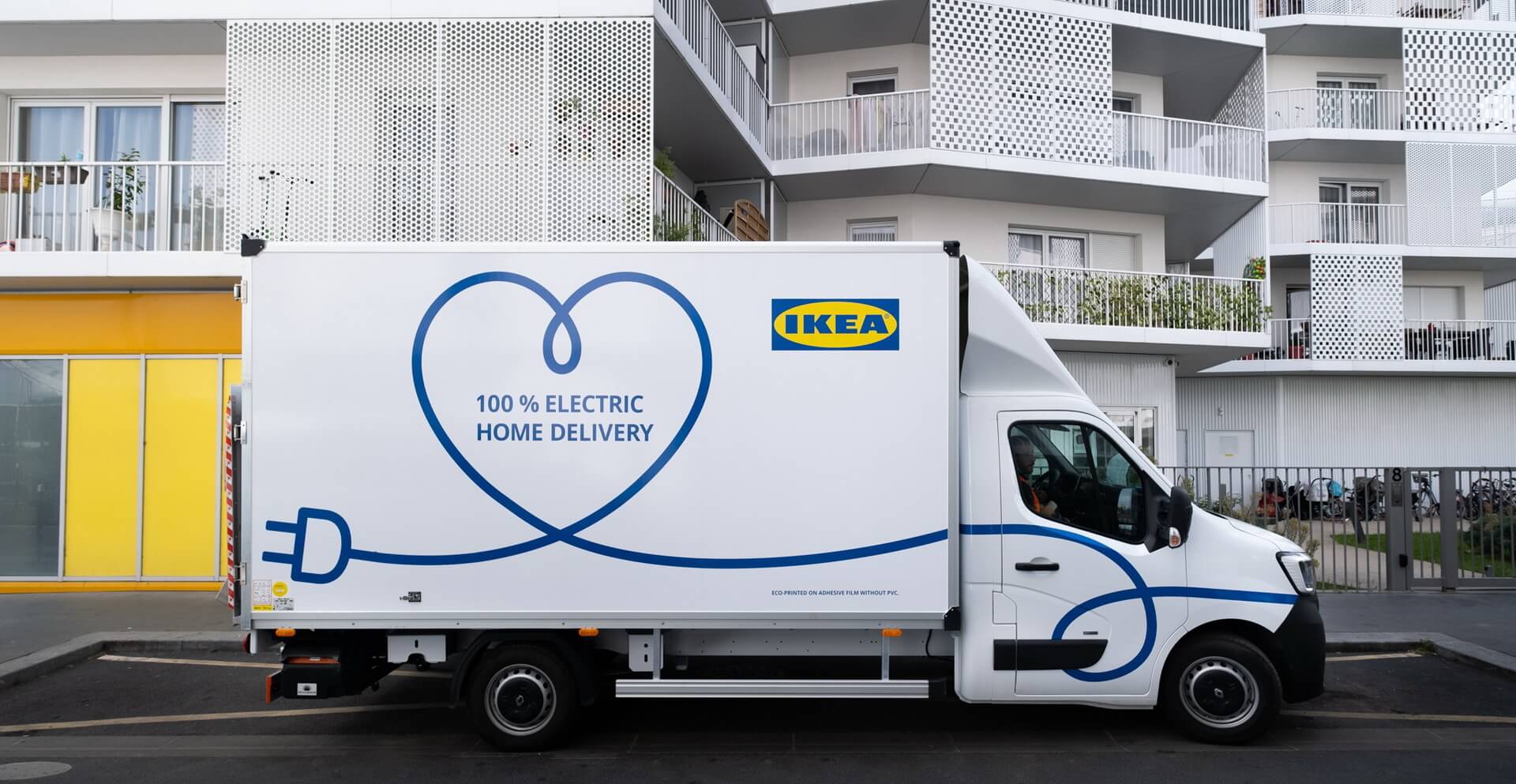 Тестовый электрический фургон Renault для доставки товаров IKEA