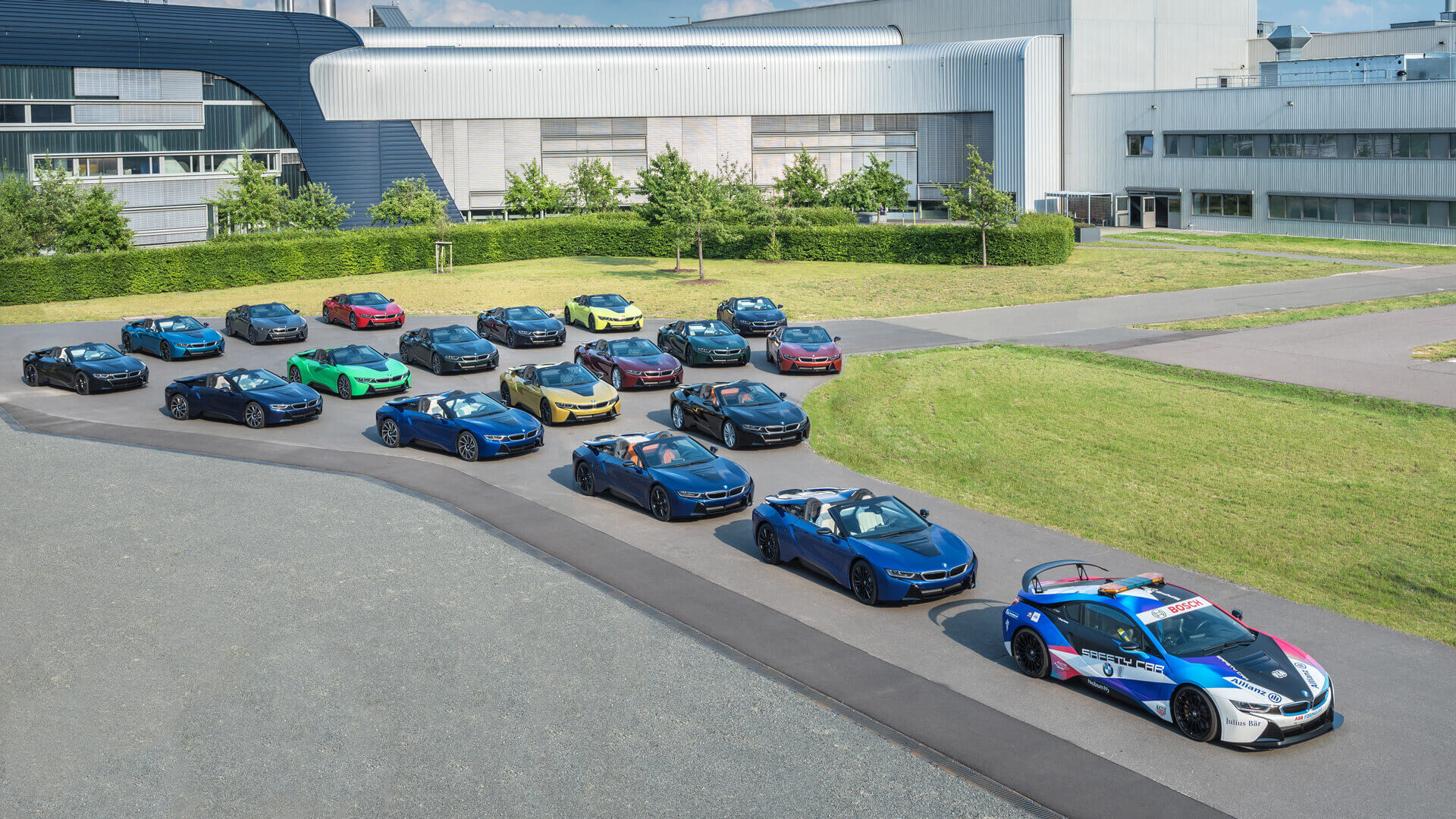 19 уникальных экземпляров BMW i8 покинули завод BMW Group в Лейпциге