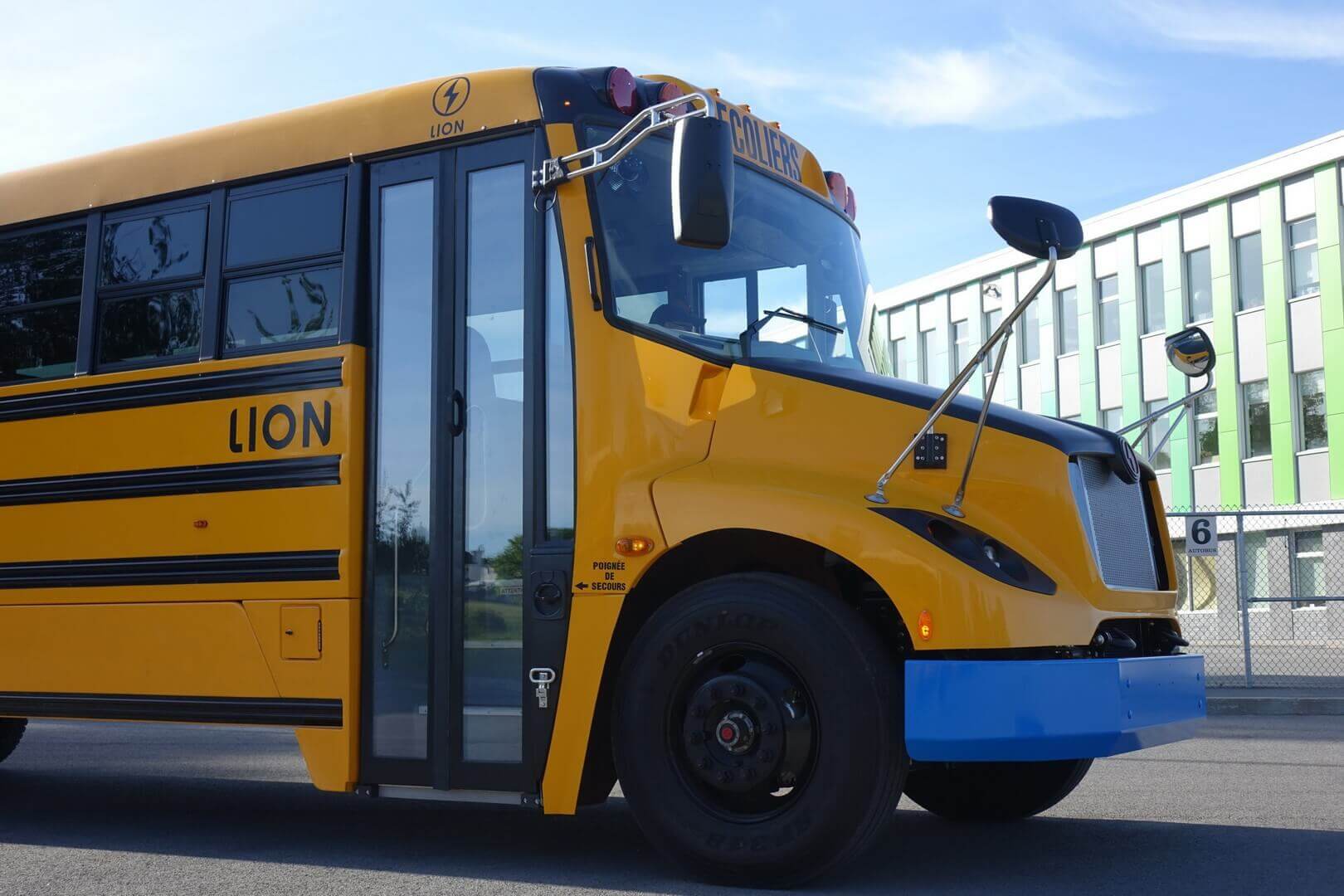 Электрический школьный автобус Lion
