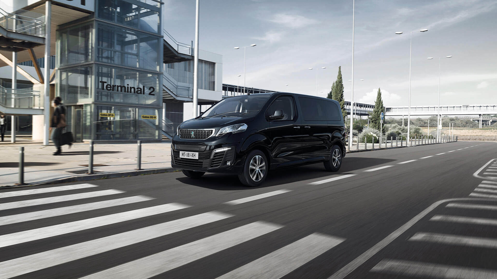 Peugeot раскрывает электрический девятиместный минивэн e-Traveller