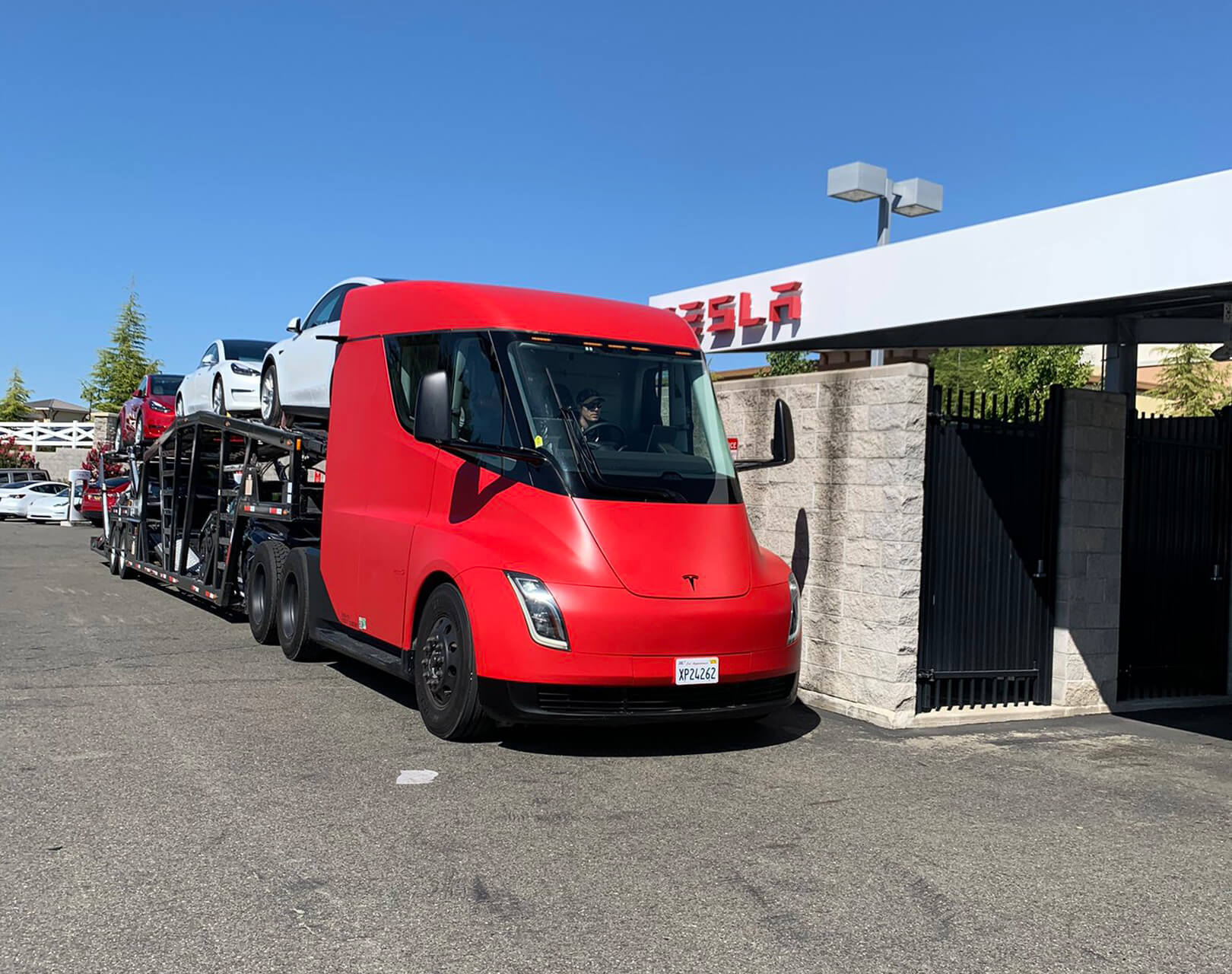 Электрический тягач Tesla Semi