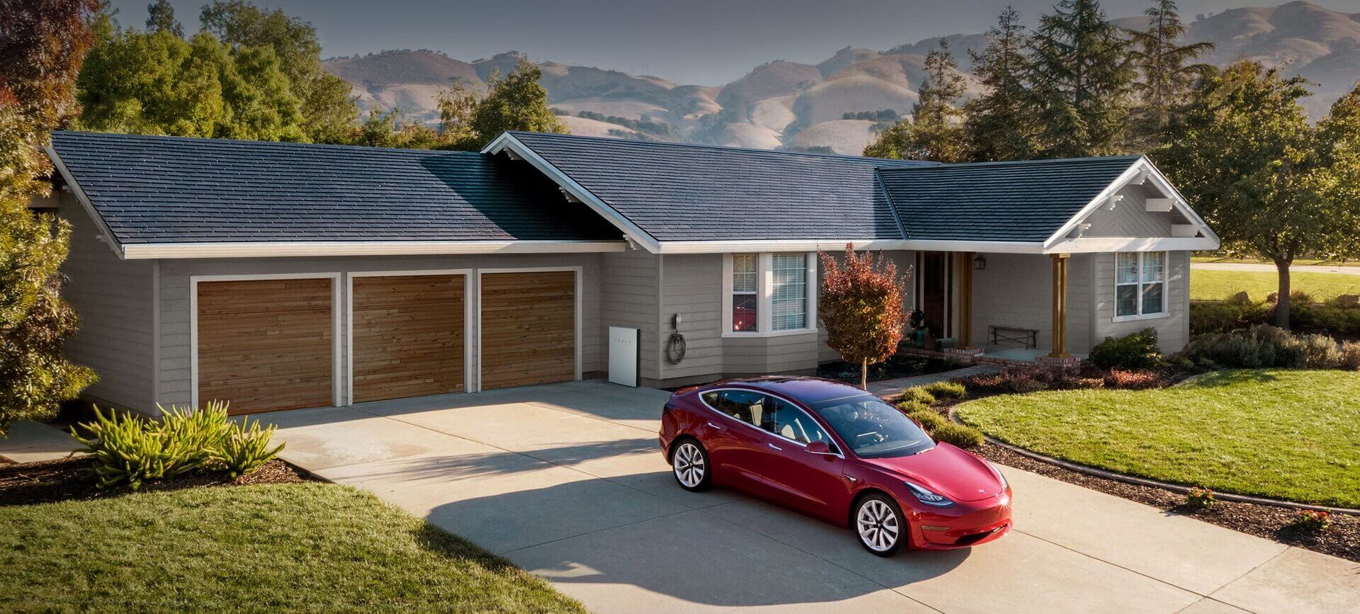 Дом с Tesla Solar Roof и электромобилем Tesla Model 3