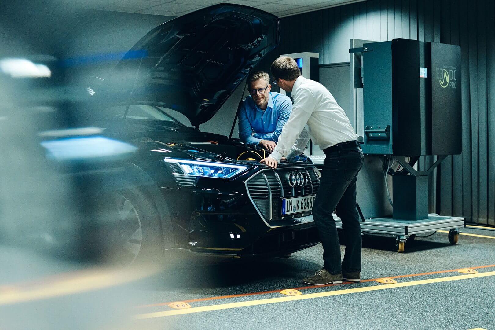Электромобили как часть энергетического перехода: Audi исследует технологию двунаправленной зарядки
