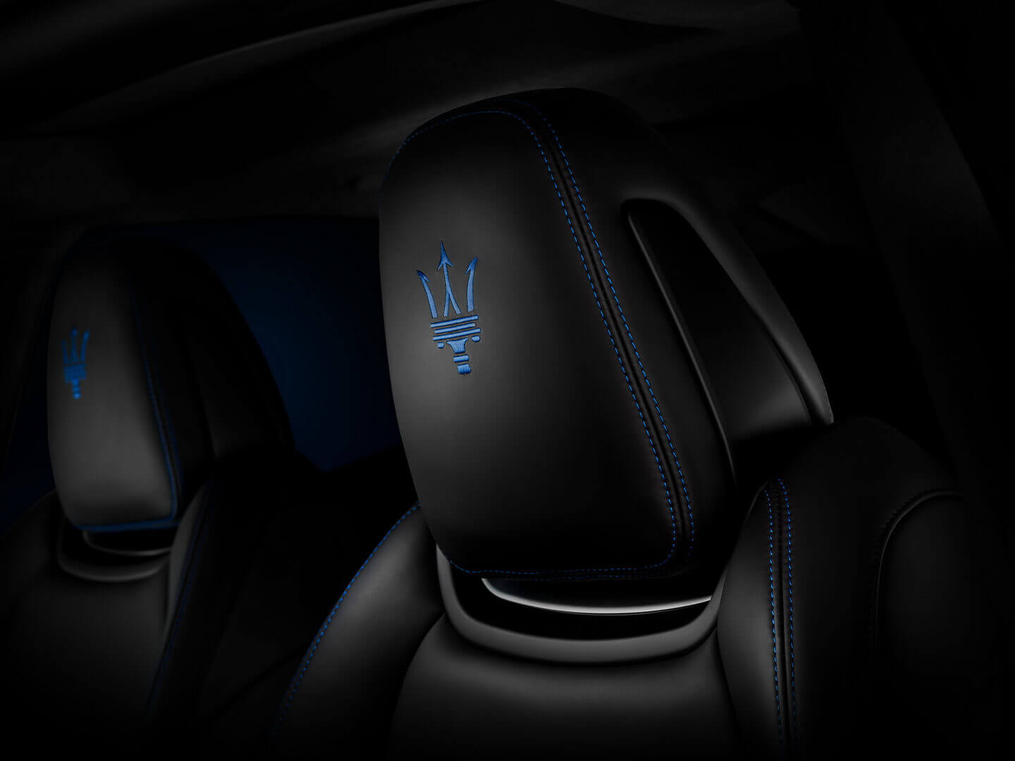 Maserati выбрала синий цвет для обозначения своих экологически чистых автомобилей